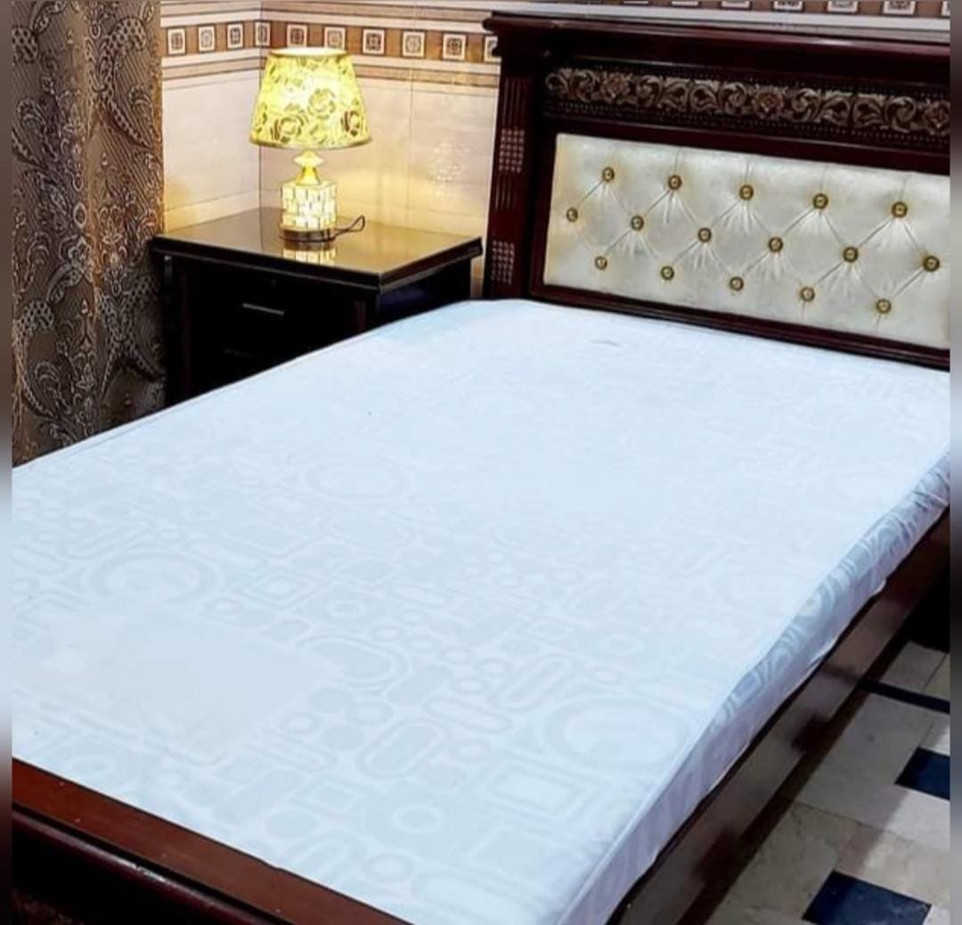 Durable Waterproof Mattress Protector Comfortable & Easy to Wash - Image 3